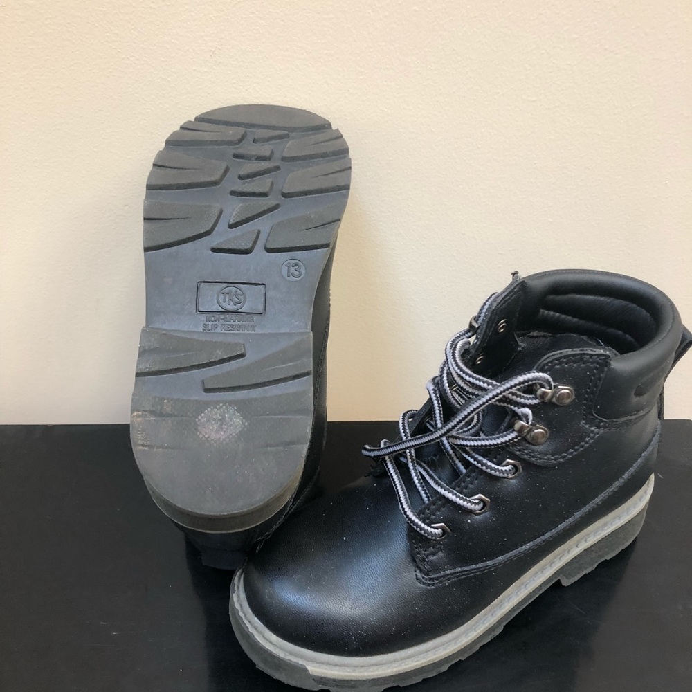 Kids black boots size 13